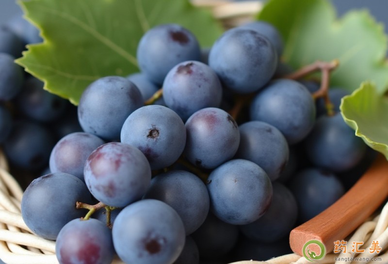 葡萄和什么食物相克不能一起吃 葡萄和什么食物相克不能一起吃